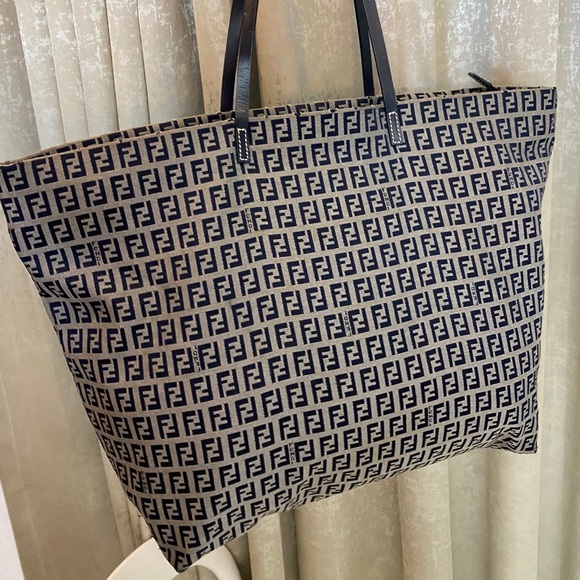 💃Fendi 💃 Zucca-pattern Roll tote bag - Picture 10 of 16